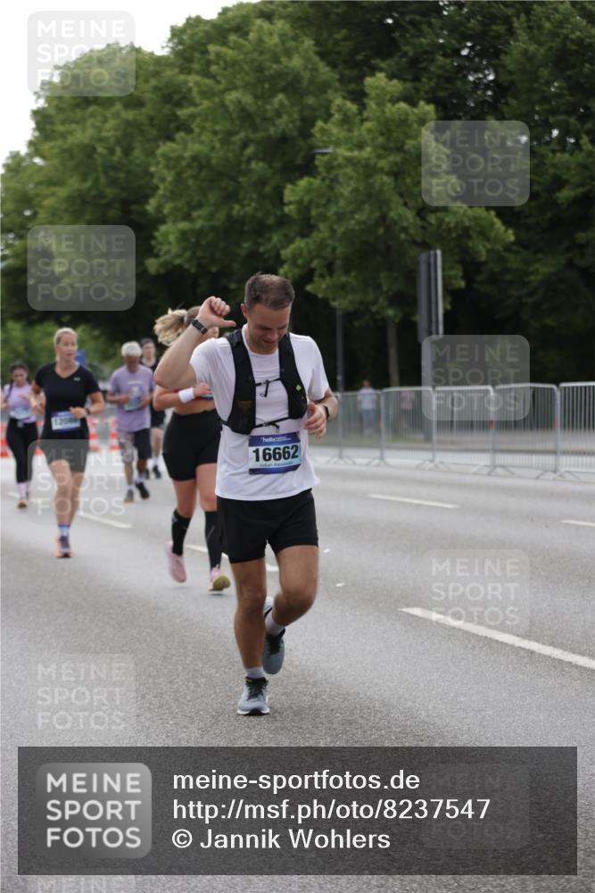 29.06.2025 - hella hamburg halbmarathon Jannik Wohlers http://msf.ph/oto/8237547 29.06.2025 10:29:06 Lombardsbrücke 1063, 1230, 1661, 3179, 3311, 3524, 4349, 6285, 6725, 7517, 7832, 8812, 9714, 10322, 10641, 10996, 11249, 11269, 11634, 11792, 11803, 12086, 13382, 14644, 16306, 16659, 16662, 16676, 17496, 17945, 18298, 18299 meine-sportfotos.de