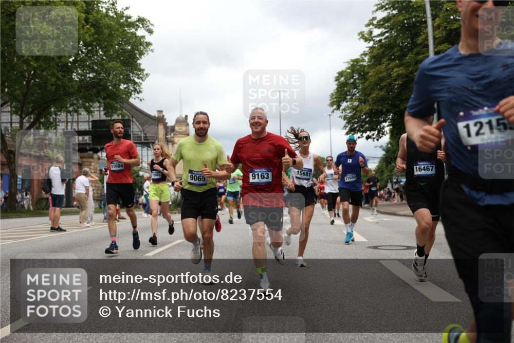 29.06.2025 - hella hamburg halbmarathon Yannick Fuchs http://msf.ph/oto/8237554 29.06.2025 10:47:11 20KM 1061, 1258, 1499, 1683, 1706, 1783, 2074, 2082, 2099, 2208, 2346, 2910, 3059, 3334, 3399, 3999, 4065, 4419, 4587, 4635, 5077, 5607, 5907, 6198, 6628, 7177, 7509, 7864, 8273, 8361, 8390, 8651, 9065, 9163, 9537, 10724, 10895, 11217, 11588, 11589, 11604, 11689, 11992, 12155, 12413, 12482, 12490, 12875, 12910, 14323, 15126, 15179, 15430, 15681, 15980, 16467, 16538, 16986, 18249, 18590, 18720, 18901, 19208, 19244 meine-sportfotos.de