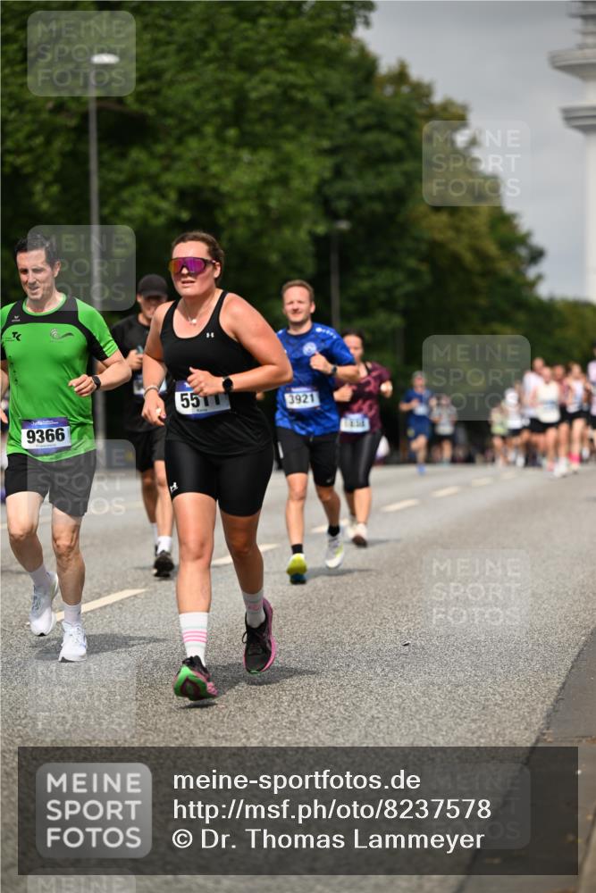 29.06.2025 - hella hamburg halbmarathon Dr. Thomas Lammeyer http://msf.ph/oto/8237578 29.06.2025 10:13:50 Kennedybrücke 1573, 1838, 3921, 5511, 7042, 7187, 7333, 7636, 8219, 8890, 9366, 9434, 9674, 9781, 10036, 10943, 11027 meine-sportfotos.de