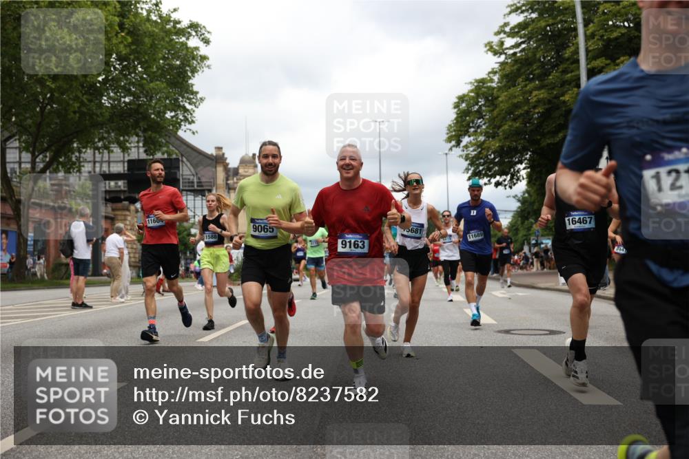 29.06.2025 - hella hamburg halbmarathon Yannick Fuchs http://msf.ph/oto/8237582 29.06.2025 10:47:11 20KM 1061, 1258, 1499, 1683, 1706, 1783, 2074, 2082, 2099, 2208, 2346, 2910, 3059, 3334, 3399, 3999, 4065, 4419, 4587, 4635, 5077, 5607, 5907, 6198, 6628, 7177, 7509, 7864, 8273, 8361, 8390, 8651, 9065, 9163, 9537, 10724, 10895, 11217, 11588, 11589, 11604, 11689, 11992, 12155, 12413, 12482, 12490, 12875, 12910, 14323, 15126, 15179, 15430, 15681, 15980, 16467, 16538, 16986, 18249, 18590, 18720, 18901, 19208, 19244 meine-sportfotos.de