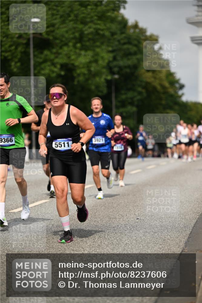29.06.2025 - hella hamburg halbmarathon Dr. Thomas Lammeyer http://msf.ph/oto/8237606 29.06.2025 10:13:50 Kennedybrücke 1573, 1838, 3921, 5511, 7042, 7187, 7333, 7636, 8219, 8890, 9366, 9434, 9674, 9781, 10036, 10943, 11027 meine-sportfotos.de