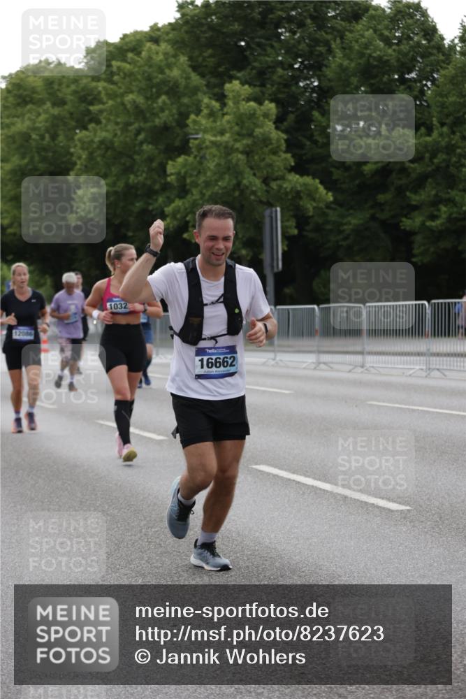29.06.2025 - hella hamburg halbmarathon Jannik Wohlers http://msf.ph/oto/8237623 29.06.2025 10:29:07 Lombardsbrücke 1063, 1230, 1661, 3179, 3311, 3524, 4349, 4395, 6285, 6725, 7517, 7832, 8812, 9714, 10322, 10641, 10996, 11249, 11269, 11634, 11792, 11803, 12086, 12216, 13382, 14644, 16306, 16659, 16662, 16676, 17496, 17945, 18298, 18299 meine-sportfotos.de