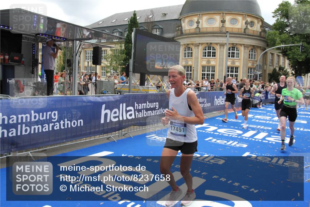 29.06.2025 - hella hamburg halbmarathon Michael Strokosch http://msf.ph/oto/8237658 29.06.2025 10:48:00 Ziel 1604, 1613, 4528, 4601, 5022, 6377, 6836, 12808, 14730, 15333, 16766, 17451, 18206, 18922, 19198 meine-sportfotos.de