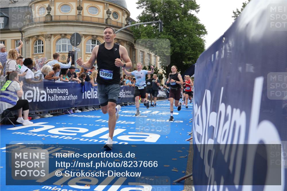 29.06.2025 - hella hamburg halbmarathon Strokosch-Dieckow http://msf.ph/oto/8237666 29.06.2025 10:35:28 Ziel 1344, 1889, 4050, 5269, 10384, 10771, 10877, 11898, 15390, 15701, 15931, 15959, 16123, 16695, 16811, 17612, 17826, 19022 meine-sportfotos.de