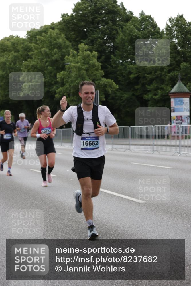 29.06.2025 - hella hamburg halbmarathon Jannik Wohlers http://msf.ph/oto/8237682 29.06.2025 10:29:07 Lombardsbrücke 1063, 1230, 1661, 3179, 3311, 3524, 4349, 4395, 6285, 6725, 7517, 7832, 8812, 9714, 10322, 10641, 10996, 11249, 11269, 11634, 11792, 11803, 12086, 12216, 13382, 14644, 16306, 16659, 16662, 16676, 17496, 17945, 18298, 18299 meine-sportfotos.de