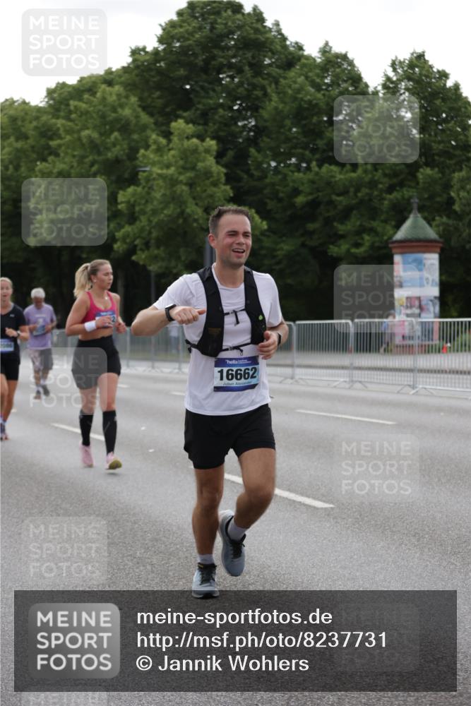 29.06.2025 - hella hamburg halbmarathon Jannik Wohlers http://msf.ph/oto/8237731 29.06.2025 10:29:07 Lombardsbrücke 1063, 1230, 1661, 3179, 3311, 3524, 4349, 4395, 6285, 6725, 7517, 7832, 8812, 9714, 10322, 10641, 10996, 11249, 11269, 11634, 11792, 11803, 12086, 12216, 13382, 14644, 16306, 16659, 16662, 16676, 17496, 17945, 18298, 18299 meine-sportfotos.de