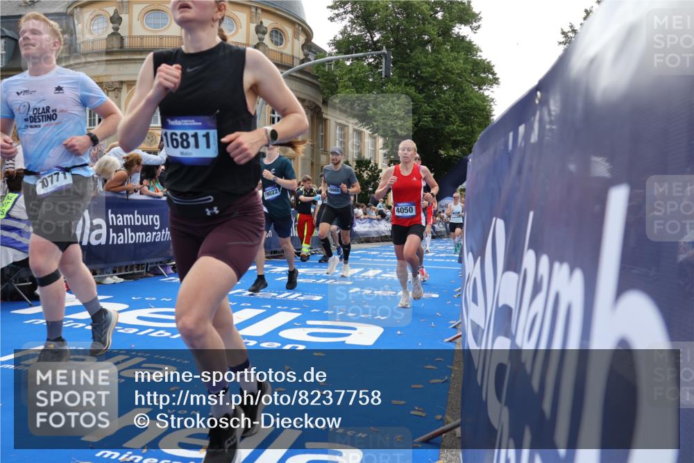 29.06.2025 - hella hamburg halbmarathon Strokosch-Dieckow http://msf.ph/oto/8237758 29.06.2025 10:35:30 Ziel 1344, 1889, 4050, 5269, 10384, 10771, 15390, 15931, 15959, 16123, 16695, 16811, 17612, 17826, 18841, 19022 meine-sportfotos.de