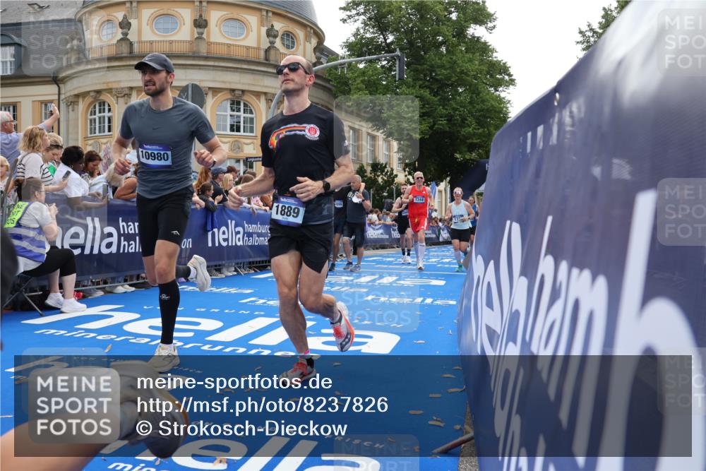 29.06.2025 - hella hamburg halbmarathon Strokosch-Dieckow http://msf.ph/oto/8237826 29.06.2025 10:35:31 Ziel 1344, 1889, 4050, 4062, 5269, 10384, 10771, 14841, 15959, 16123, 16695, 16811, 17612, 17826, 18841, 19022 meine-sportfotos.de