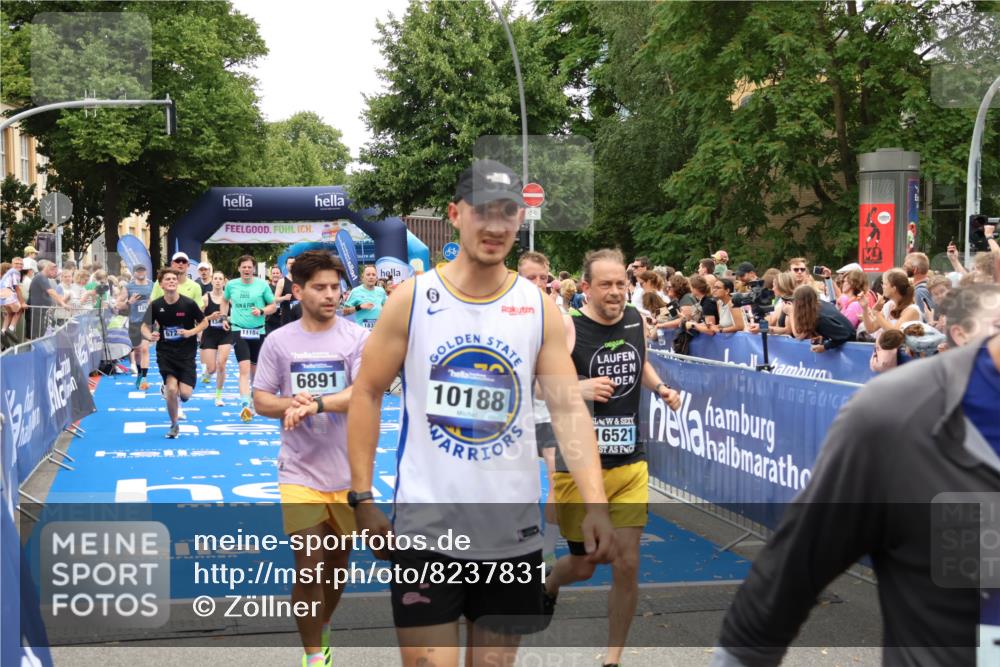 29.06.2025 - hella hamburg halbmarathon Zöllner http://msf.ph/oto/8237831 29.06.2025 10:55:23 Ziel 4189, 5287, 5643, 6723, 6891, 8487, 10263, 11184, 12526, 13236, 13470, 16521, 16985, 17940, 18290, 18380, 18531 meine-sportfotos.de