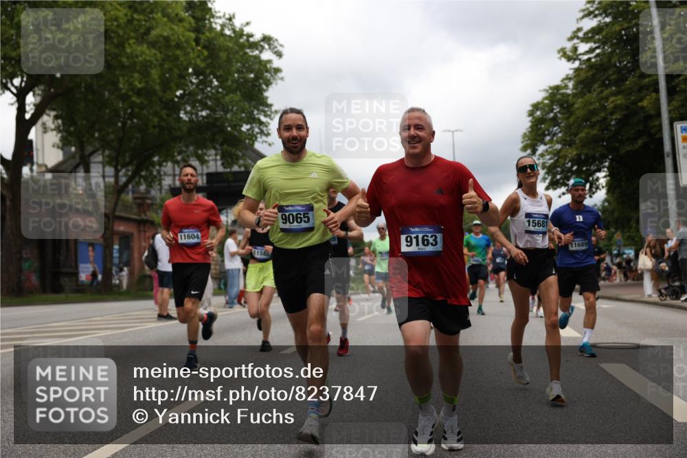 29.06.2025 - hella hamburg halbmarathon Yannick Fuchs http://msf.ph/oto/8237847 29.06.2025 10:47:11 20KM 1061, 1258, 1499, 1683, 1706, 1783, 2074, 2082, 2099, 2208, 2346, 2910, 3059, 3334, 3399, 3999, 4065, 4419, 4587, 4635, 5077, 5607, 5907, 6198, 6628, 7177, 7509, 7864, 8273, 8361, 8390, 8651, 9065, 9163, 9537, 10724, 10895, 11217, 11588, 11589, 11604, 11689, 11992, 12155, 12413, 12482, 12490, 12875, 12910, 14323, 15126, 15179, 15430, 15681, 15980, 16467, 16538, 16986, 18249, 18590, 18720, 18901, 19208, 19244 meine-sportfotos.de