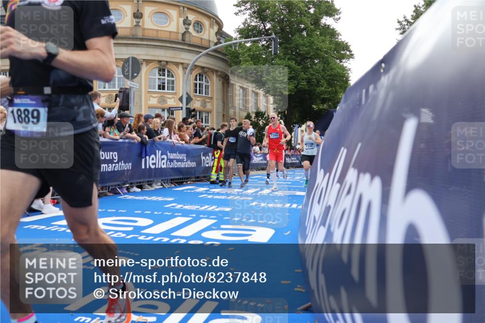 29.06.2025 - hella hamburg halbmarathon Strokosch-Dieckow http://msf.ph/oto/8237848 29.06.2025 10:35:32 Ziel 1344, 1889, 4050, 4062, 5269, 10384, 10771, 14841, 15959, 16123, 16695, 16811, 17612, 17826, 18841, 19022 meine-sportfotos.de