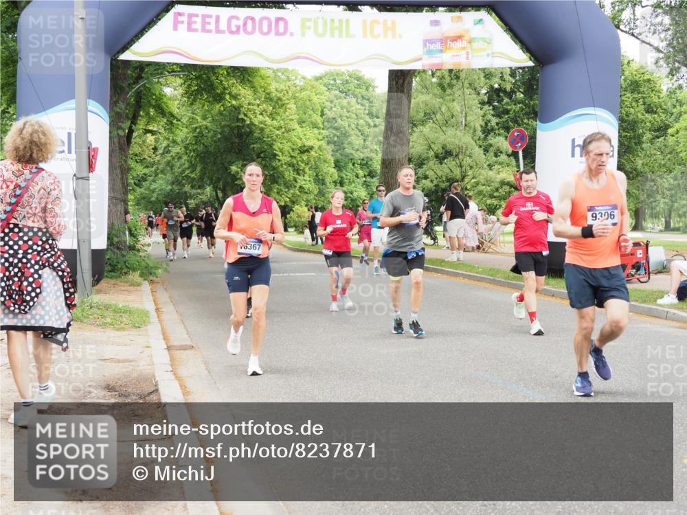 29.06.2025 - hella hamburg halbmarathon MichiJ http://msf.ph/oto/8237871 29.06.2025 10:50:10 Zwischen KM18-KM19 4328, 7243, 9306, 11180, 11527, 11960, 12316, 13958, 14917, 15908, 16367, 17071, 17532 meine-sportfotos.de