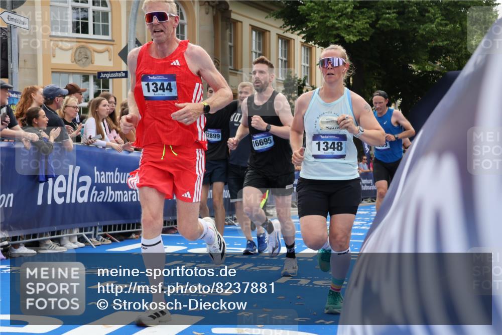 29.06.2025 - hella hamburg halbmarathon Strokosch-Dieckow http://msf.ph/oto/8237881 29.06.2025 10:35:33 Ziel 1344, 1889, 4050, 4062, 5269, 10384, 10771, 14841, 15959, 16123, 16695, 16811, 17612, 17826, 18841, 19022 meine-sportfotos.de