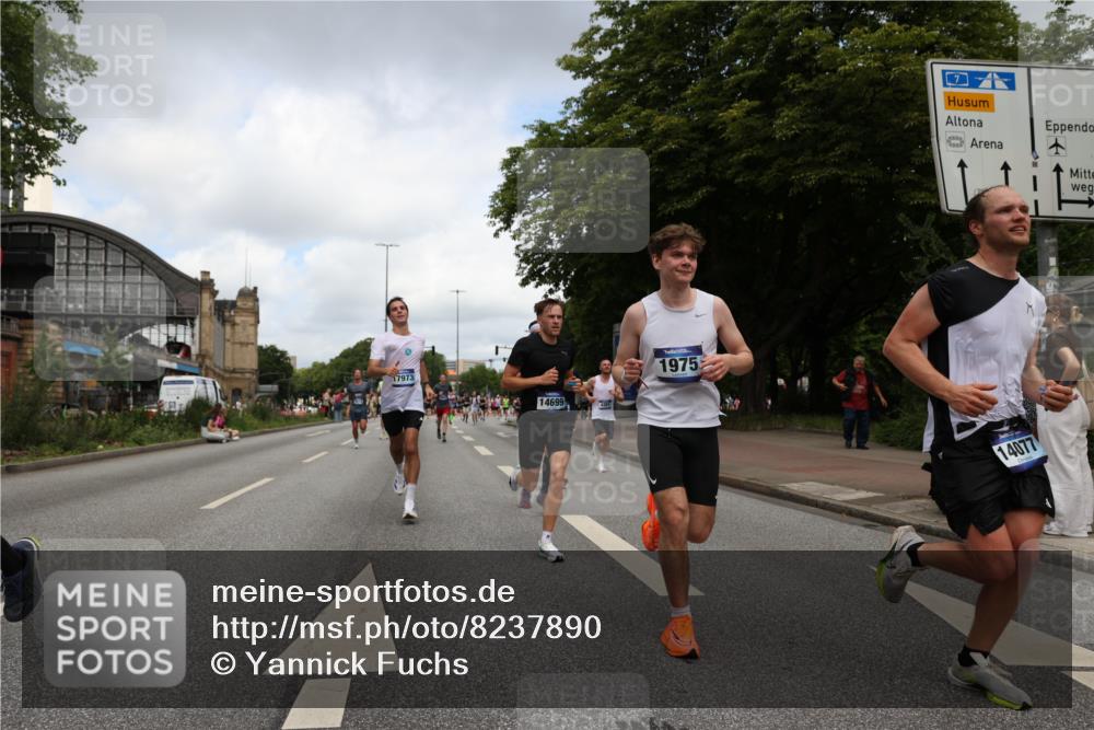 29.06.2025 - hella hamburg halbmarathon Yannick Fuchs http://msf.ph/oto/8237890 29.06.2025 10:34:36 20KM 1358, 1603, 1975, 2573, 2826, 3547, 3626, 4381, 4398, 4766, 4888, 5375, 5409, 5508, 6149, 6152, 6649, 7109, 7495, 7622, 8346, 8467, 8574, 8933, 9294, 11714, 11806, 12046, 12091, 13190, 14077, 14699, 15421, 15813, 15828, 16580, 16761, 17245, 17792, 17916, 17973, 18013, 18979 meine-sportfotos.de