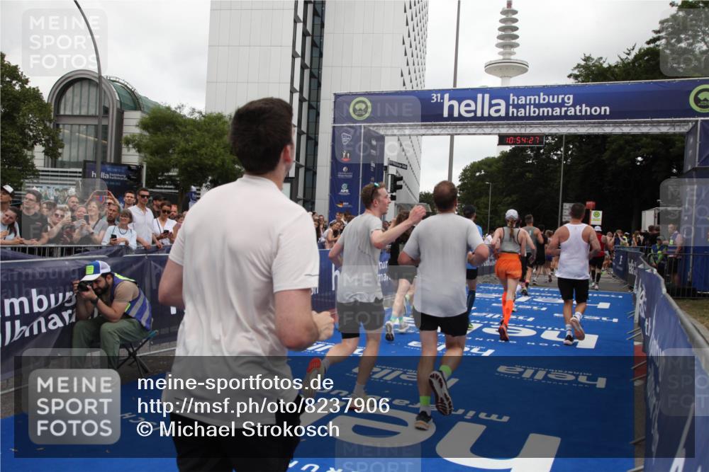 29.06.2025 - hella hamburg halbmarathon Michael Strokosch http://msf.ph/oto/8237906 29.06.2025 10:54:26 Ziel 1267, 1442, 3426, 4635, 6511, 6512, 8223, 8772, 11009, 11430, 12321, 12362, 13289, 13803, 15946, 16327, 16574, 16750, 16879, 17087, 17698, 18268, 19067 meine-sportfotos.de