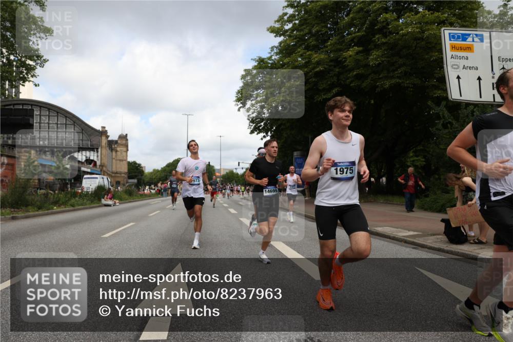 29.06.2025 - hella hamburg halbmarathon Yannick Fuchs http://msf.ph/oto/8237963 29.06.2025 10:34:36 20KM 1358, 1603, 1975, 2573, 2826, 3547, 3626, 4381, 4398, 4766, 4888, 5375, 5409, 5508, 6149, 6152, 6649, 7109, 7495, 7622, 8346, 8467, 8574, 8933, 9294, 11714, 11806, 12046, 12091, 13190, 14077, 14699, 15421, 15813, 15828, 16580, 16761, 17245, 17792, 17916, 17973, 18013, 18979 meine-sportfotos.de