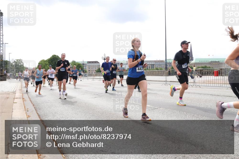 29.06.2025 - hella hamburg halbmarathon Lena Gebhardt http://msf.ph/oto/8237974 29.06.2025 10:33:45 Lombardsbrücke 1189, 1275, 1417, 1705, 1787, 1896, 1995, 2342, 2482, 2526, 2776, 2838, 3170, 3264, 3340, 3341, 3345, 3560, 3812, 4164, 4361, 4433, 4445, 4449, 4479, 4696, 4807, 4942, 5075, 5096, 5141, 5557, 5561, 5566, 5569, 5584, 5691, 5821, 5822, 5887, 6109, 6364, 6515, 6516, 6854, 6956, 6999, 7027, 7565, 7653, 7705, 8021, 8157, 8202, 8282, 8375, 8377, 8383, 8401, 8891, 9094, 9234, 9258, 9438, 9591, 9592, 9750, 9780, 9799, 9875, 9995, 10007, 10071, 10561, 11811 meine-sportfotos.de