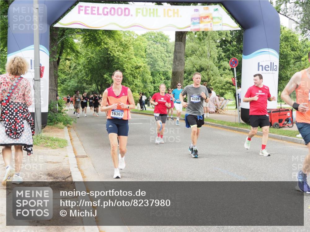 29.06.2025 - hella hamburg halbmarathon MichiJ http://msf.ph/oto/8237980 29.06.2025 10:50:10 Zwischen KM18-KM19 4328, 7243, 9306, 11180, 11527, 11960, 12316, 13958, 14917, 15908, 16367, 17071, 17532 meine-sportfotos.de