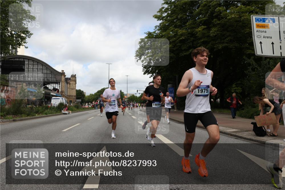 29.06.2025 - hella hamburg halbmarathon Yannick Fuchs http://msf.ph/oto/8237993 29.06.2025 10:34:36 20KM 1358, 1603, 1975, 2573, 2826, 3547, 3626, 4381, 4398, 4766, 4888, 5375, 5409, 5508, 6149, 6152, 6649, 7109, 7495, 7622, 8346, 8467, 8574, 8933, 9294, 11714, 11806, 12046, 12091, 13190, 14077, 14699, 15421, 15813, 15828, 16580, 16761, 17245, 17792, 17916, 17973, 18013, 18979 meine-sportfotos.de