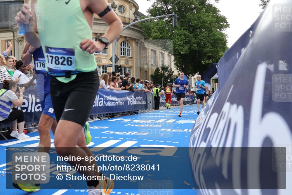 29.06.2025 - hella hamburg halbmarathon Strokosch-Dieckow http://msf.ph/oto/8238041 29.06.2025 10:35:36 Ziel 1344, 4062, 5269, 10384, 12462, 12899, 14841, 16123, 16695, 17612, 17826, 18841 meine-sportfotos.de