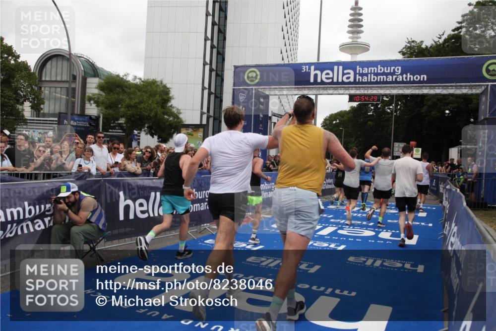 29.06.2025 - hella hamburg halbmarathon Michael Strokosch http://msf.ph/oto/8238046 29.06.2025 10:54:28 Ziel 1267, 1442, 3426, 4635, 4868, 6511, 6512, 7129, 8772, 11009, 12321, 12362, 13289, 15946, 16327, 16574, 16750, 16879, 17698, 18268, 19067 meine-sportfotos.de