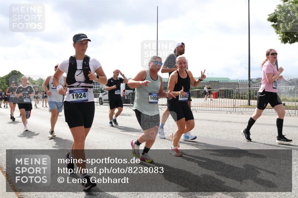29.06.2025 - hella hamburg halbmarathon Lena Gebhardt http://msf.ph/oto/8238083 29.06.2025 10:45:16 Lombardsbrücke 1024, 1273, 1629, 1685, 1713, 1798, 1924, 2007, 2216, 2217, 2657, 2664, 2779, 2973, 3160, 3164, 3357, 3377, 3570, 3879, 3993, 4099, 4102, 4186, 4224, 4275, 4306, 4337, 4504, 4820, 4851, 5099, 5108, 5190, 5339, 5636, 5949, 6150, 6509, 6763, 6788, 6841, 6888, 6911, 6922, 6980, 7283, 7530, 7541, 7699, 7859, 7912, 8582, 8594, 8605, 8762, 8907, 9036, 9620, 10030, 10182, 10225, 10562, 10566, 10668, 10707, 11314, 12198, 12332, 12334, 12394, 13039, 13261 meine-sportfotos.de