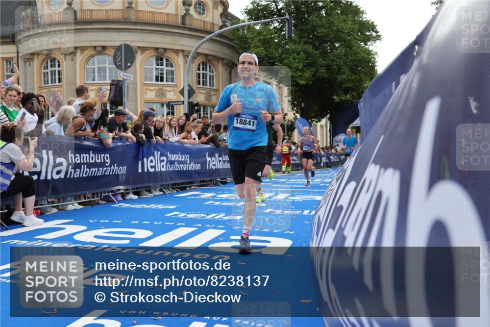29.06.2025 - hella hamburg halbmarathon Strokosch-Dieckow http://msf.ph/oto/8238137 29.06.2025 10:35:39 Ziel 4062, 5269, 10384, 12462, 12899, 14841, 16119, 16123, 17612, 17826, 18841 meine-sportfotos.de
