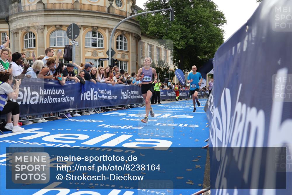 29.06.2025 - hella hamburg halbmarathon Strokosch-Dieckow http://msf.ph/oto/8238164 29.06.2025 10:35:40 Ziel 4062, 10384, 12462, 12899, 14841, 16119, 16123, 18841 meine-sportfotos.de