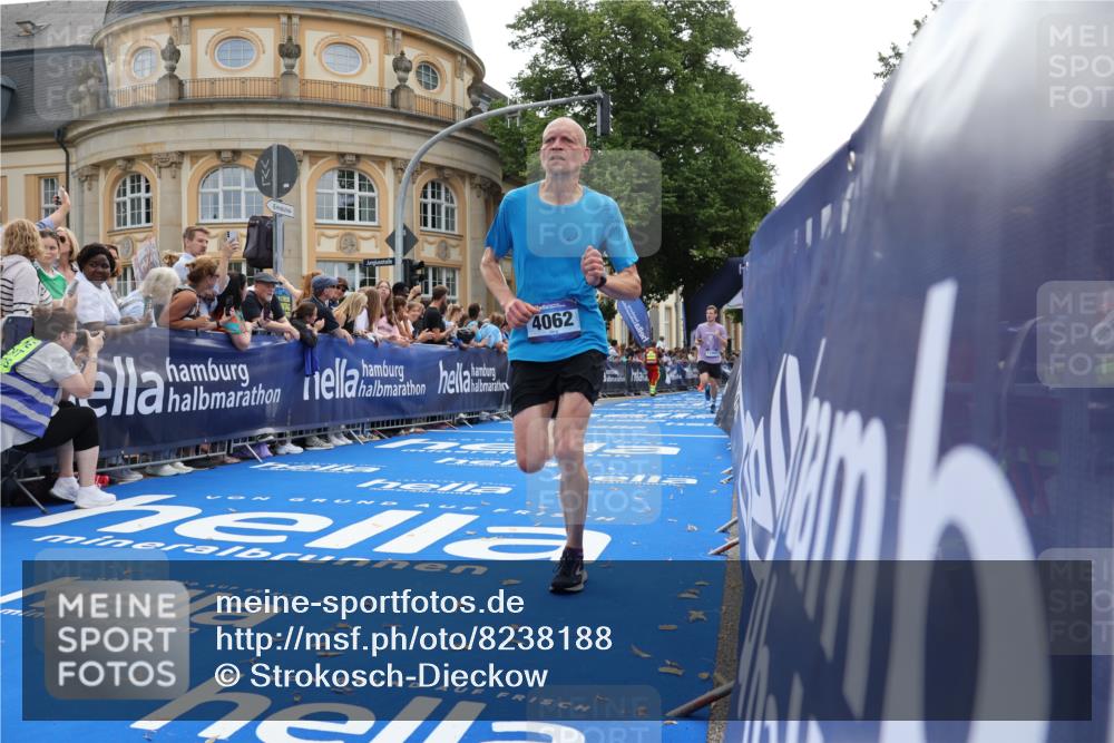 29.06.2025 - hella hamburg halbmarathon Strokosch-Dieckow http://msf.ph/oto/8238188 29.06.2025 10:35:42 Ziel 3843, 4062, 12462, 12899, 14841, 16119, 16123, 18841 meine-sportfotos.de
