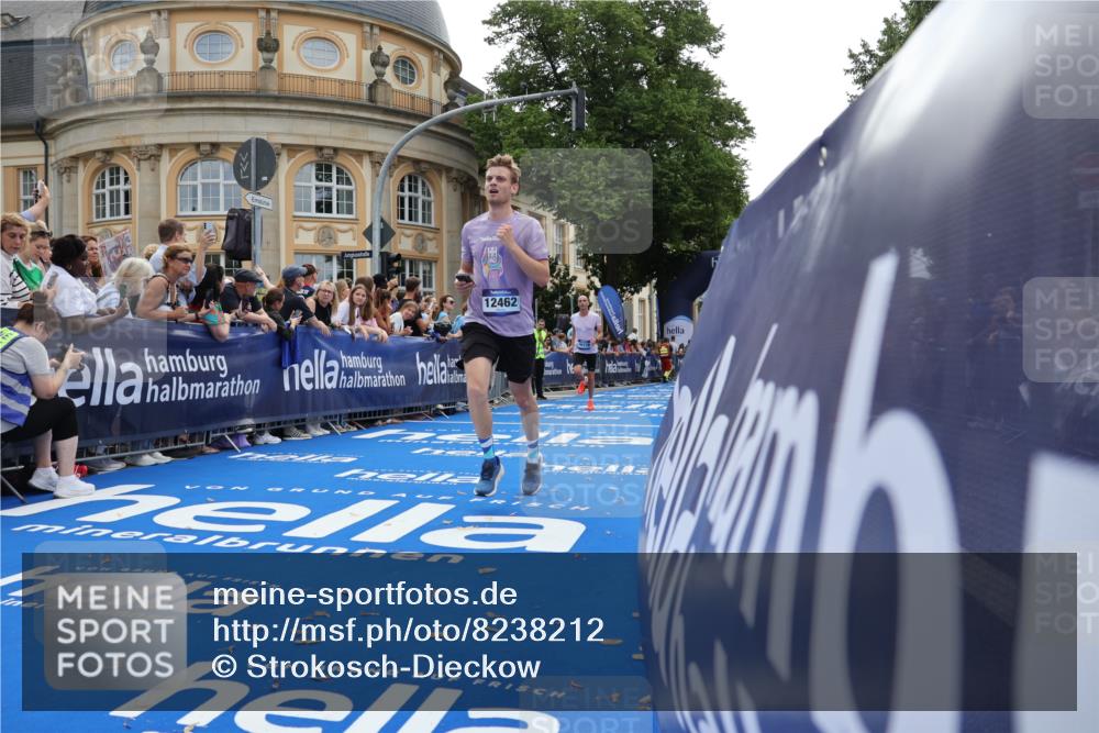 29.06.2025 - hella hamburg halbmarathon Strokosch-Dieckow http://msf.ph/oto/8238212 29.06.2025 10:35:45 Ziel 3843, 4062, 12462, 12899, 13252, 14841, 15161, 16119 meine-sportfotos.de