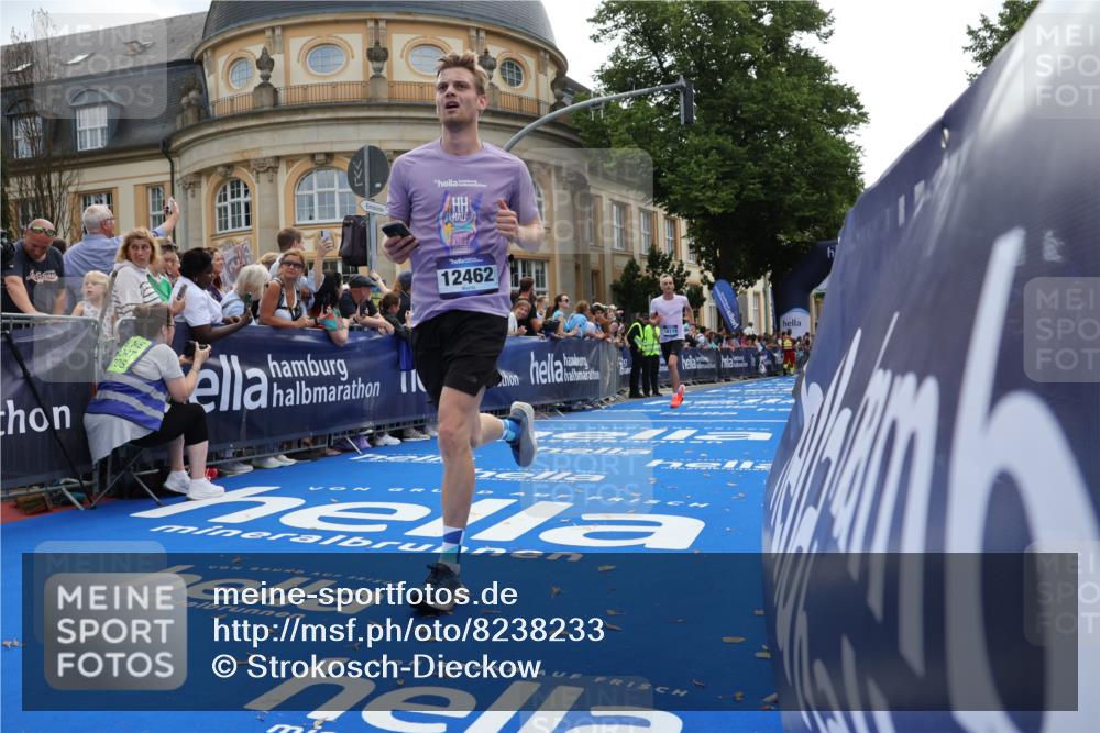 29.06.2025 - hella hamburg halbmarathon Strokosch-Dieckow http://msf.ph/oto/8238233 29.06.2025 10:35:45 Ziel 3843, 4062, 12462, 12899, 13252, 14841, 15161, 16119 meine-sportfotos.de