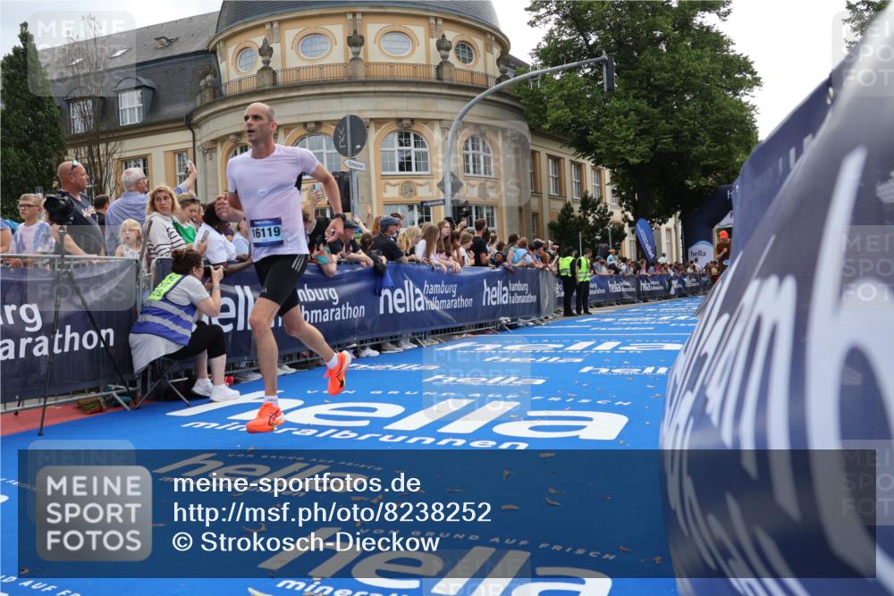 29.06.2025 - hella hamburg halbmarathon Strokosch-Dieckow http://msf.ph/oto/8238252 29.06.2025 10:35:47 Ziel 3843, 12462, 12899, 13252, 15161, 16119 meine-sportfotos.de