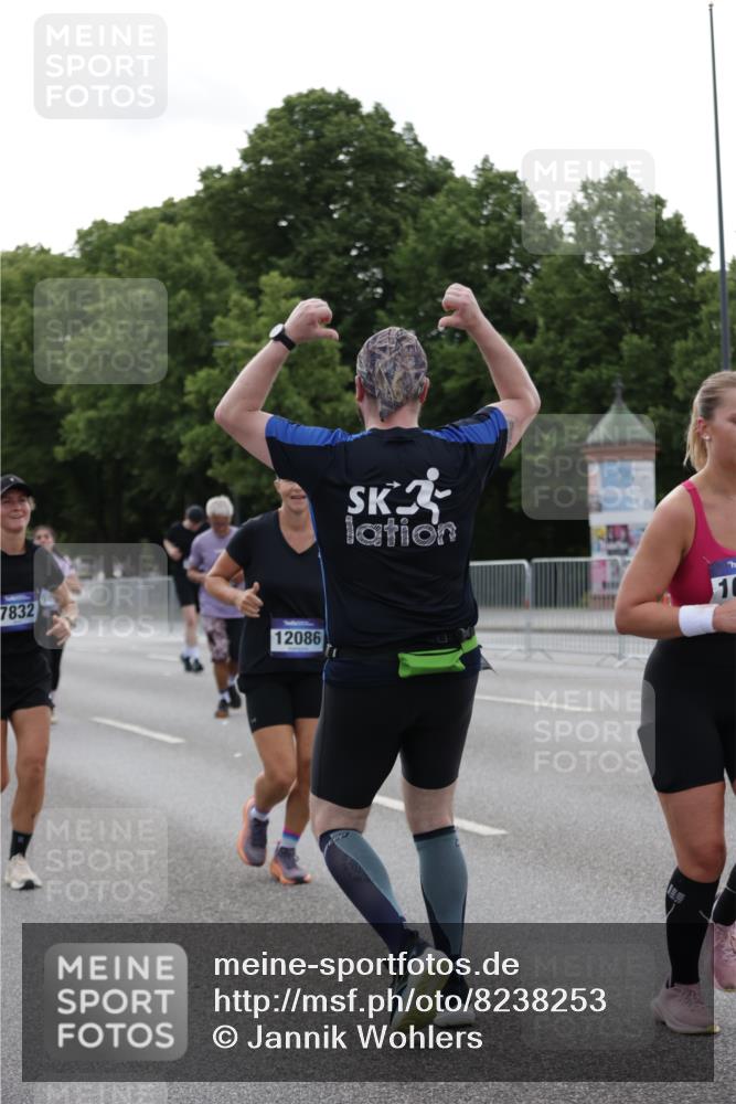 29.06.2025 - hella hamburg halbmarathon Jannik Wohlers http://msf.ph/oto/8238253 29.06.2025 10:29:10 Lombardsbrücke 1063, 1661, 3311, 3524, 4349, 4395, 5350, 6285, 6725, 7517, 7832, 9714, 9937, 10322, 10996, 11249, 11269, 11444, 11634, 12086, 12216, 12227, 13382, 14644, 16306, 16659, 16662, 17496, 17945, 18298, 18299 meine-sportfotos.de