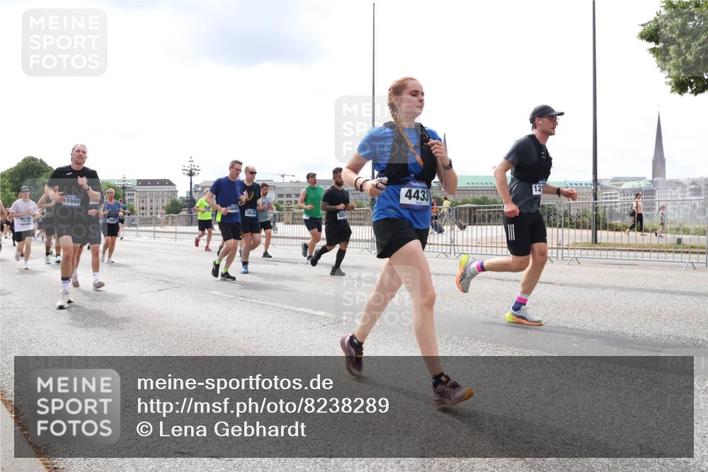 29.06.2025 - hella hamburg halbmarathon Lena Gebhardt http://msf.ph/oto/8238289 29.06.2025 10:33:45 Lombardsbrücke 1189, 1275, 1417, 1705, 1787, 1896, 1995, 2342, 2482, 2526, 2776, 2838, 3170, 3264, 3340, 3341, 3345, 3560, 3812, 4164, 4361, 4433, 4445, 4449, 4479, 4696, 4807, 4942, 5075, 5096, 5141, 5557, 5561, 5566, 5569, 5584, 5691, 5821, 5822, 5887, 6109, 6364, 6515, 6516, 6854, 6956, 6999, 7027, 7565, 7653, 7705, 8021, 8157, 8202, 8282, 8375, 8377, 8383, 8401, 8891, 9094, 9234, 9258, 9438, 9591, 9592, 9750, 9780, 9799, 9875, 9995, 10007, 10071, 10561, 11811 meine-sportfotos.de