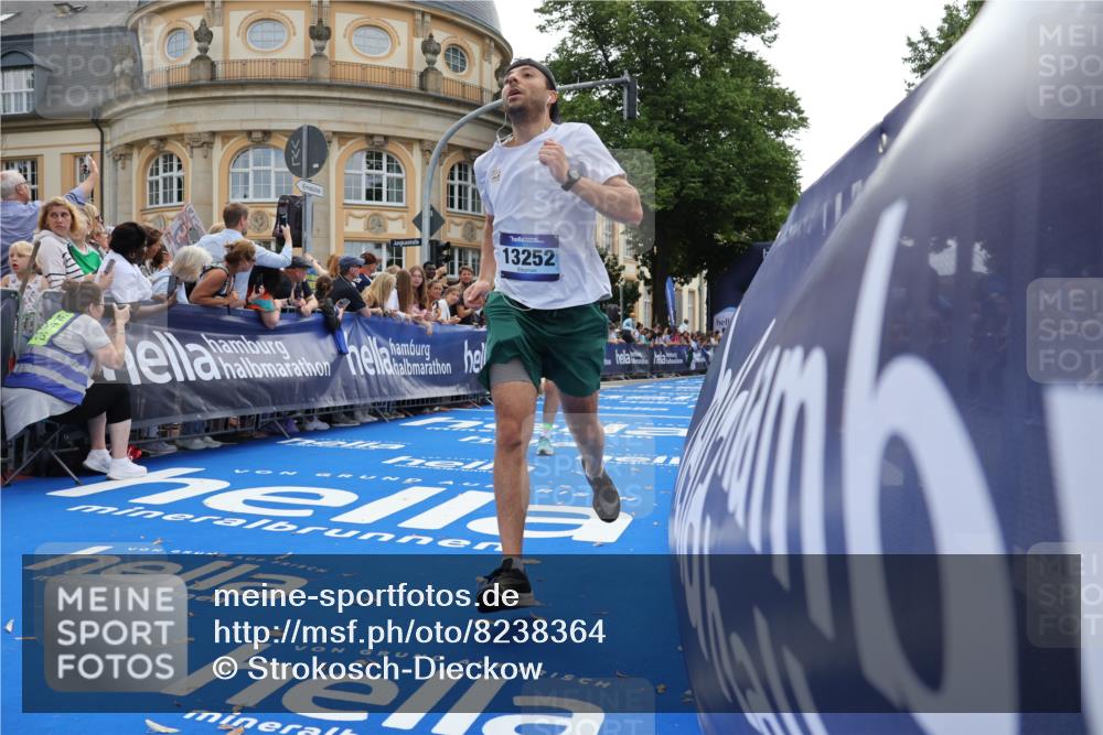 29.06.2025 - hella hamburg halbmarathon Strokosch-Dieckow http://msf.ph/oto/8238364 29.06.2025 10:35:54 Ziel 2399, 3843, 9313, 13252, 15161, 18156, 18259 meine-sportfotos.de