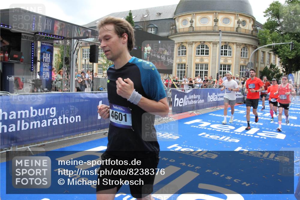 29.06.2025 - hella hamburg halbmarathon Michael Strokosch http://msf.ph/oto/8238376 29.06.2025 10:48:07 Ziel 1086, 4324, 4528, 4601, 4711, 6377, 9626, 9638, 12706, 12724, 12747, 12808, 13570, 16094, 16149, 18206, 18922, 19198 meine-sportfotos.de