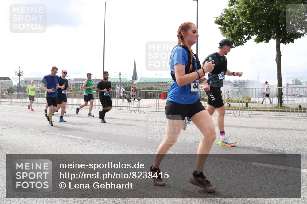 29.06.2025 - hella hamburg halbmarathon Lena Gebhardt http://msf.ph/oto/8238415 29.06.2025 10:33:45 Lombardsbrücke 1189, 1275, 1417, 1705, 1787, 1896, 1995, 2342, 2482, 2526, 2776, 2838, 3170, 3264, 3340, 3341, 3345, 3560, 3812, 4164, 4361, 4433, 4445, 4449, 4479, 4696, 4807, 4942, 5075, 5096, 5141, 5557, 5561, 5566, 5569, 5584, 5691, 5821, 5822, 5887, 6109, 6364, 6515, 6516, 6854, 6956, 6999, 7027, 7565, 7653, 7705, 8021, 8157, 8202, 8282, 8375, 8377, 8383, 8401, 8891, 9094, 9234, 9258, 9438, 9591, 9592, 9750, 9780, 9799, 9875, 9995, 10007, 10071, 10561, 11811 meine-sportfotos.de