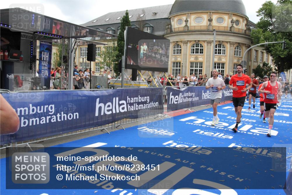 29.06.2025 - hella hamburg halbmarathon Michael Strokosch http://msf.ph/oto/8238451 29.06.2025 10:48:08 Ziel 1086, 4324, 4601, 4711, 6377, 9544, 9626, 9638, 12706, 12724, 12747, 12808, 13570, 16094, 16149, 16269, 18206, 18922 meine-sportfotos.de