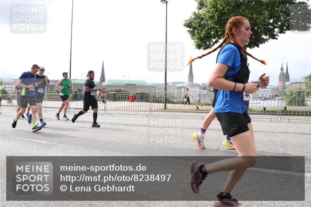 29.06.2025 - hella hamburg halbmarathon Lena Gebhardt http://msf.ph/oto/8238497 29.06.2025 10:33:46 Lombardsbrücke 1189, 1275, 1417, 1705, 1787, 1896, 1995, 2342, 2482, 2526, 2776, 3170, 3264, 3340, 3341, 3345, 3560, 3812, 4164, 4361, 4433, 4445, 4449, 4479, 4696, 4807, 4942, 5075, 5096, 5141, 5557, 5561, 5566, 5569, 5584, 5691, 5821, 5822, 5887, 6109, 6364, 6515, 6516, 6854, 6956, 6999, 7027, 7565, 7653, 7705, 8021, 8157, 8202, 8282, 8375, 8377, 8383, 8401, 8891, 9094, 9234, 9258, 9438, 9591, 9592, 9750, 9780, 9799, 9875, 9995, 10007, 10071, 10561, 11811 meine-sportfotos.de