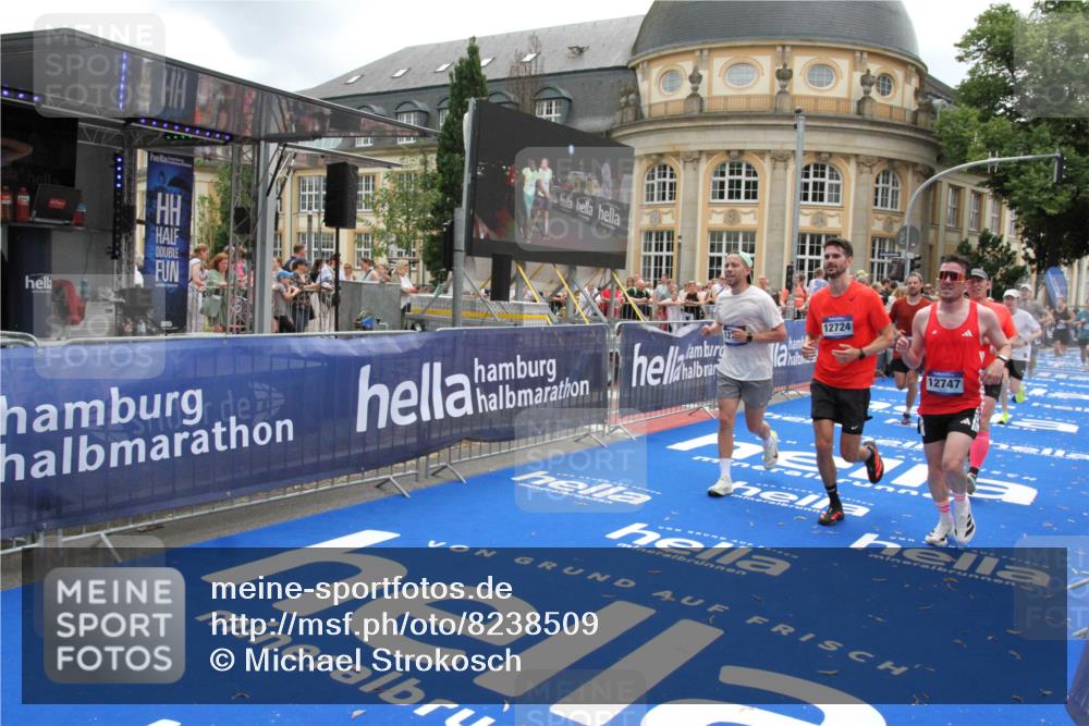 29.06.2025 - hella hamburg halbmarathon Michael Strokosch http://msf.ph/oto/8238509 29.06.2025 10:48:08 Ziel 1086, 4324, 4601, 4711, 6377, 9544, 9626, 9638, 12706, 12724, 12747, 12808, 13570, 16094, 16149, 16269, 18206, 18922 meine-sportfotos.de