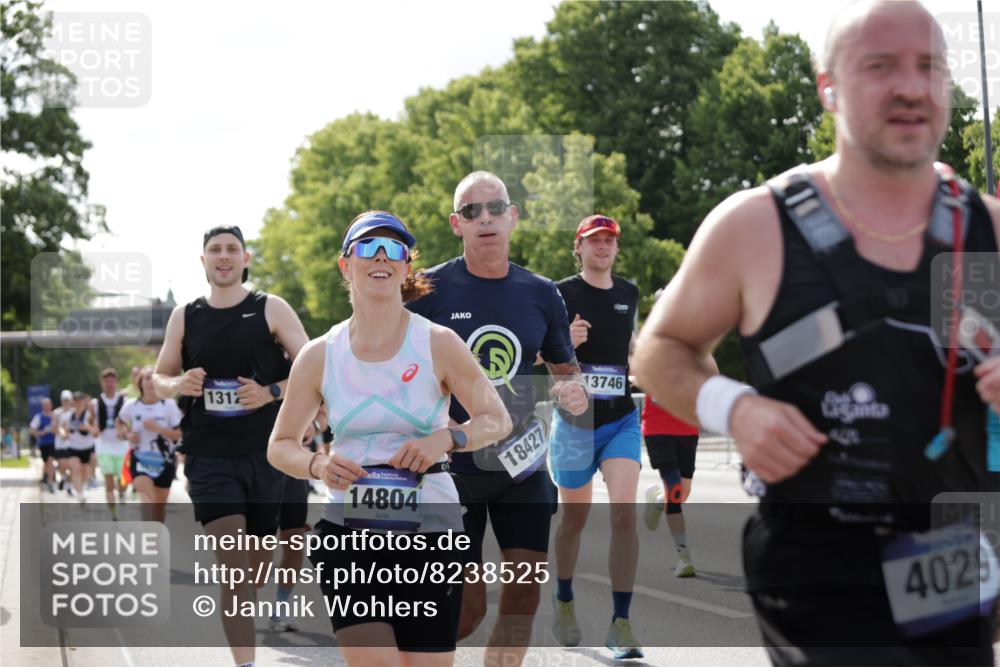 29.06.2025 - hella hamburg halbmarathon Jannik Wohlers http://msf.ph/oto/8238525 29.06.2025 09:53:55 Lombardsbrücke 1119, 1171, 1342, 1399, 1424, 1476, 1892, 2020, 2098, 2188, 2842, 2889, 3477, 3785, 4029, 4183, 4185, 4270, 5020, 6630, 6831, 7297, 7709, 8576, 8698, 8743, 9463, 9815, 10237, 10529, 11773, 11848, 12159, 12203, 12413, 12549, 12679, 12706, 12724, 12747, 12776, 13123, 13348, 13707, 13746, 14541, 14804, 15001, 15333, 15422, 15573, 15825, 15981, 16314, 16316, 16627, 16893, 17229, 17332, 17451, 17710, 17905, 18380, 18499, 18509, 18815, 19038, 19051, 19137 meine-sportfotos.de