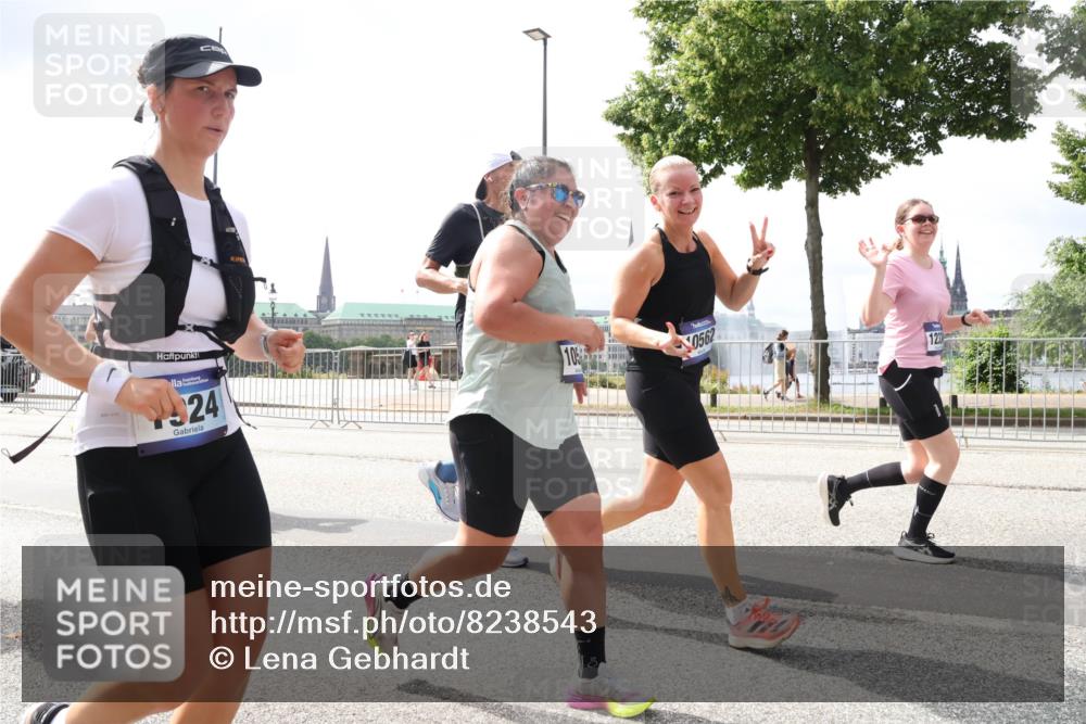 29.06.2025 - hella hamburg halbmarathon Lena Gebhardt http://msf.ph/oto/8238543 29.06.2025 10:45:16 Lombardsbrücke 1024, 1273, 1629, 1685, 1713, 1798, 1924, 2007, 2216, 2217, 2657, 2664, 2779, 2973, 3160, 3164, 3357, 3377, 3570, 3879, 3993, 4099, 4102, 4186, 4224, 4275, 4306, 4337, 4504, 4820, 4851, 5099, 5108, 5190, 5339, 5636, 5949, 6150, 6509, 6763, 6788, 6841, 6888, 6911, 6922, 6980, 7283, 7530, 7541, 7699, 7859, 7912, 8582, 8594, 8605, 8762, 8907, 9036, 9620, 10030, 10182, 10225, 10562, 10566, 10668, 10707, 11314, 12198, 12332, 12334, 12394, 13039, 13261 meine-sportfotos.de