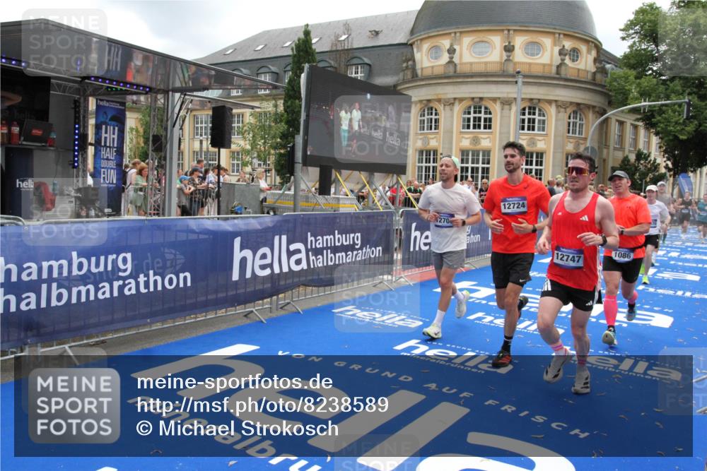 29.06.2025 - hella hamburg halbmarathon Michael Strokosch http://msf.ph/oto/8238589 29.06.2025 10:48:08 Ziel 1086, 4324, 4601, 4711, 6377, 9544, 9626, 9638, 12706, 12724, 12747, 12808, 13570, 16094, 16149, 16269, 18206, 18922 meine-sportfotos.de