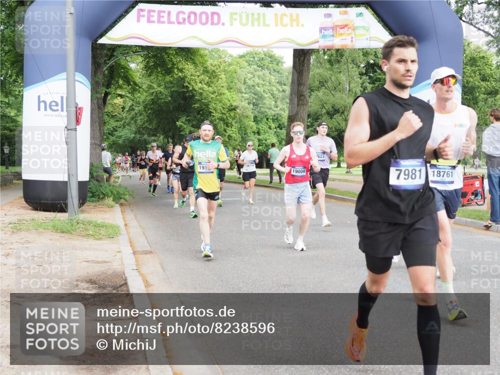 29.06.2025 - hella hamburg halbmarathon MichiJ http://msf.ph/oto/8238596 29.06.2025 10:27:26 Zwischen KM18-KM19 2849, 3431, 7981, 9403, 11049, 11055, 11281, 11379, 13514, 14905, 15372, 15561, 17623, 18723, 18761, 19004, 19151 meine-sportfotos.de