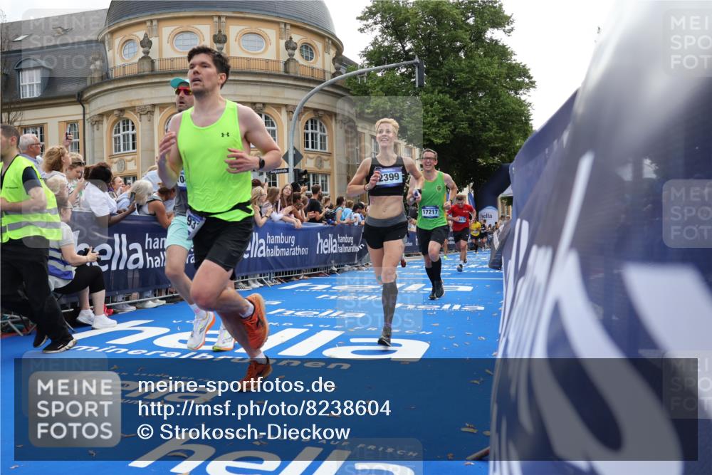 29.06.2025 - hella hamburg halbmarathon Strokosch-Dieckow http://msf.ph/oto/8238604 29.06.2025 10:36:05 Ziel 2399, 2774, 6032, 6990, 9313, 10477, 12168, 12447, 12488, 13419, 14601, 14875, 15115, 17078, 17217, 17329, 17691, 18156, 18259, 18600 meine-sportfotos.de