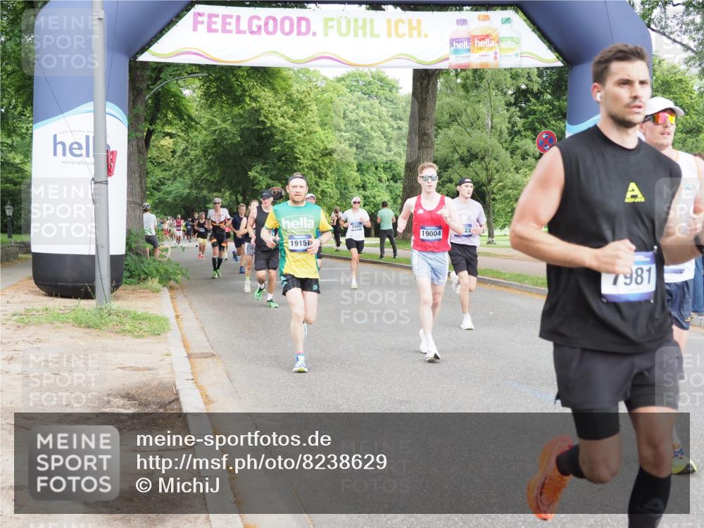 29.06.2025 - hella hamburg halbmarathon MichiJ http://msf.ph/oto/8238629 29.06.2025 10:27:26 Zwischen KM18-KM19 2849, 3431, 7981, 9403, 11049, 11055, 11281, 11379, 13514, 14905, 15372, 15561, 17623, 18723, 18761, 19004, 19151 meine-sportfotos.de