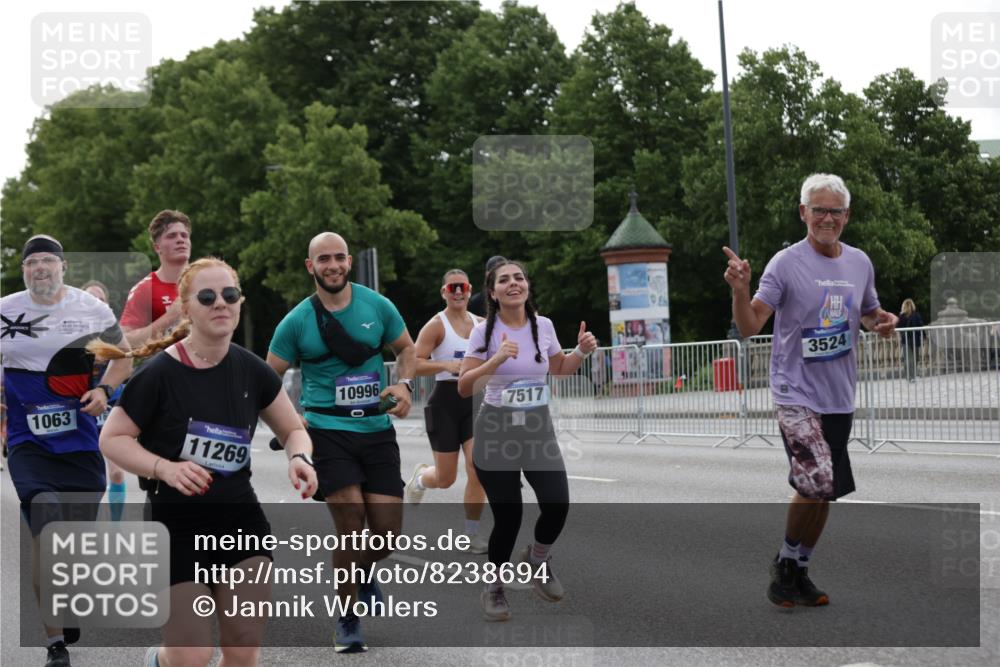 29.06.2025 - hella hamburg halbmarathon Jannik Wohlers http://msf.ph/oto/8238694 29.06.2025 10:29:14 Lombardsbrücke 1063, 1661, 3311, 3524, 4349, 4395, 5350, 6285, 7517, 7832, 9937, 10322, 10996, 11249, 11269, 11376, 11444, 11634, 12086, 12216, 12227, 13382, 13810, 16306, 16659, 16662, 17496, 17945, 18298, 18299, 18385 meine-sportfotos.de