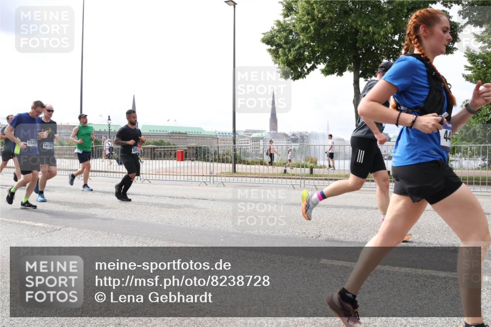 29.06.2025 - hella hamburg halbmarathon Lena Gebhardt http://msf.ph/oto/8238728 29.06.2025 10:33:46 Lombardsbrücke 1189, 1275, 1417, 1705, 1787, 1896, 1995, 2342, 2482, 2526, 2776, 3170, 3264, 3340, 3341, 3345, 3560, 3812, 4164, 4361, 4433, 4445, 4449, 4479, 4696, 4807, 4942, 5075, 5096, 5141, 5557, 5561, 5566, 5569, 5584, 5691, 5821, 5822, 5887, 6109, 6364, 6515, 6516, 6854, 6956, 6999, 7027, 7565, 7653, 7705, 8021, 8157, 8202, 8282, 8375, 8377, 8383, 8401, 8891, 9094, 9234, 9258, 9438, 9591, 9592, 9750, 9780, 9799, 9875, 9995, 10007, 10071, 10561, 11811 meine-sportfotos.de