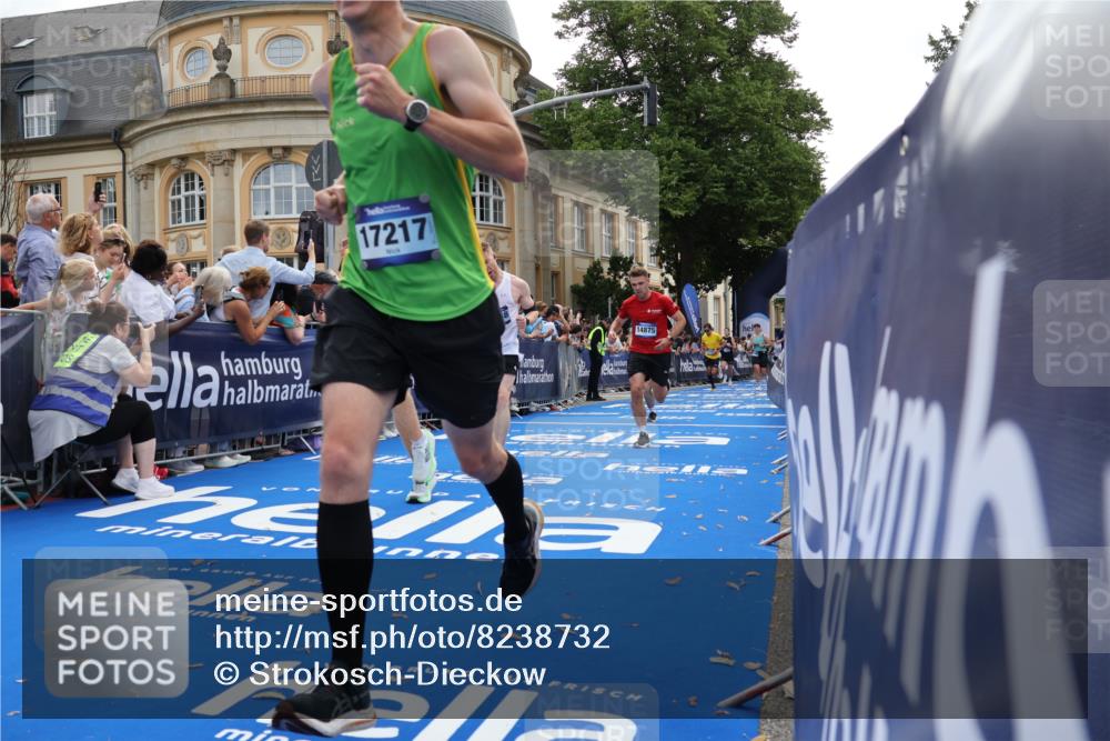 29.06.2025 - hella hamburg halbmarathon Strokosch-Dieckow http://msf.ph/oto/8238732 29.06.2025 10:36:06 Ziel 2399, 2774, 6032, 6990, 9313, 10477, 12168, 12447, 12488, 13419, 14601, 14875, 15115, 17078, 17217, 17329, 17691, 18156, 18259, 18600 meine-sportfotos.de
