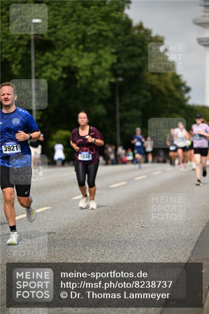 29.06.2025 - hella hamburg halbmarathon Dr. Thomas Lammeyer http://msf.ph/oto/8238737 29.06.2025 10:13:53 Kennedybrücke 1483, 1573, 1838, 3921, 5511, 7042, 7333, 7636, 7685, 8090, 8219, 8890, 9366, 9434, 9674, 9781, 9816, 10036, 10943, 11027, 11180 meine-sportfotos.de